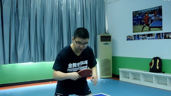《全民学乒乓横拍篇》第6.1集：反手横拨技术特点分析|乒乓球|击球|手腕|前臂|力量_新浪体育_新浪新闻